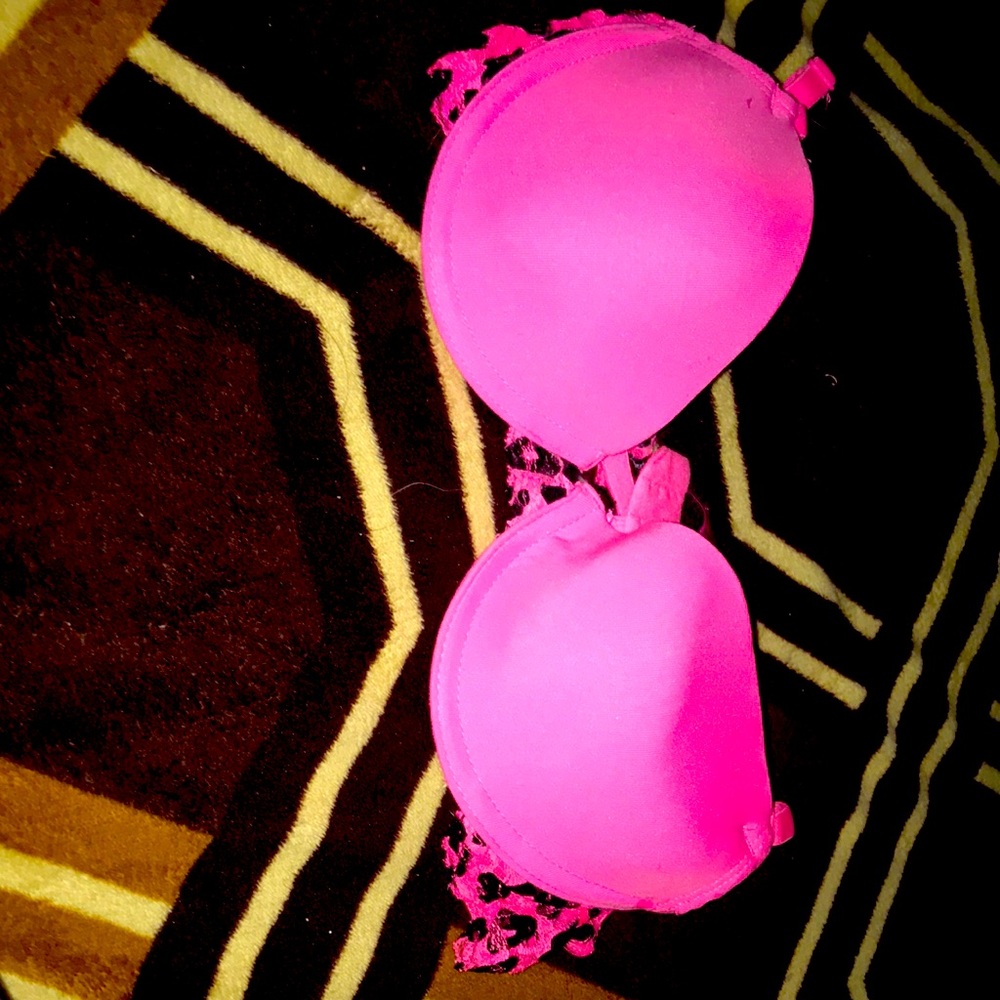 Pink bra with cheetah print